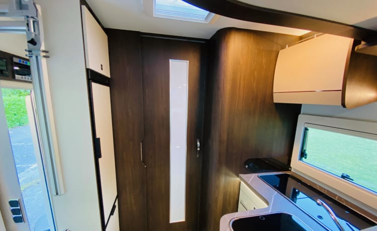 Spacious camper from 2021, ideal for a family or couple