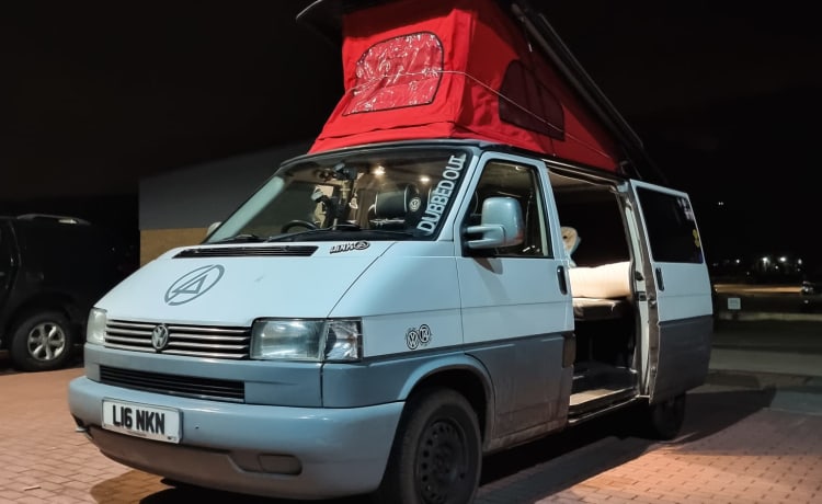 Link  – Aufsehenerregender Volkswagen T4 mit 4 Schlafplätzen