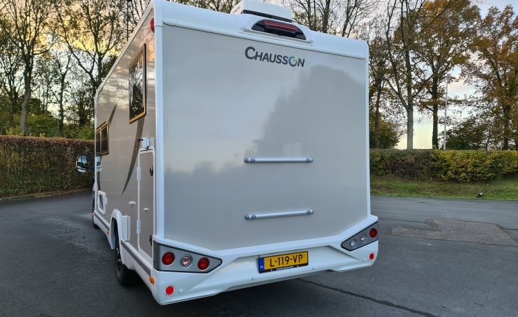 L199VP – Chausson 777GA  Automaat Titanium VIP zeer luxe , km vrij!