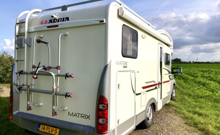 Camping-car familial Adria Matrix très luxueux et spacieux (max. 5 pers.).