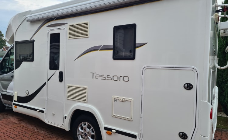 Benny  – Automatic 4 berth Benimar Tessoro 483.