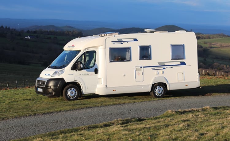 Auto_Roller 694 – Noleggio camper 4 posti letto - Completamente assicurato