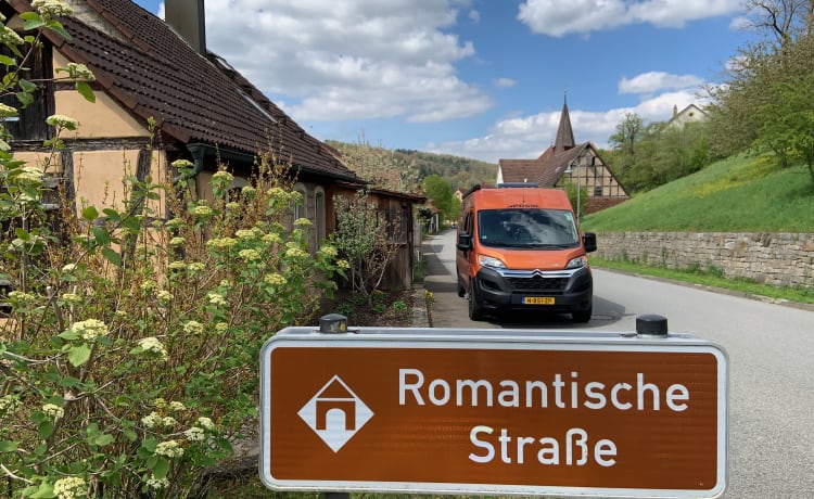 Oranje Boven – Pössl Camperbus 2 Win R Plus from 2019 with 163 HP and Euro6