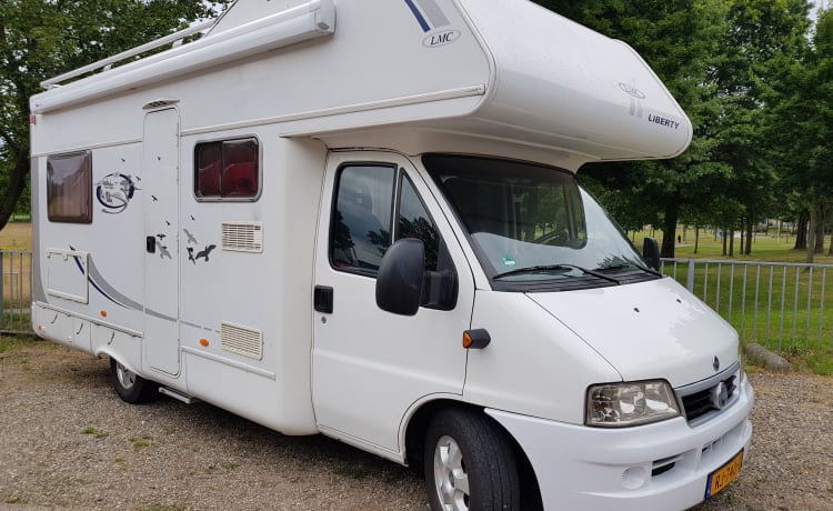  Te Huur  4/6 persoon camper LMC Fiat Ducato Alkhoof  2.3 jtd