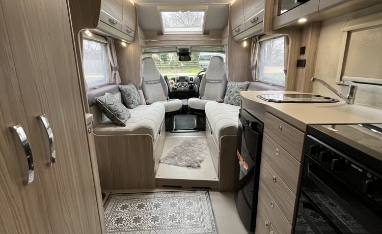 MINDY – 2022 Luxe Elddis Magnum GT-camper met 4 slaapplaatsen