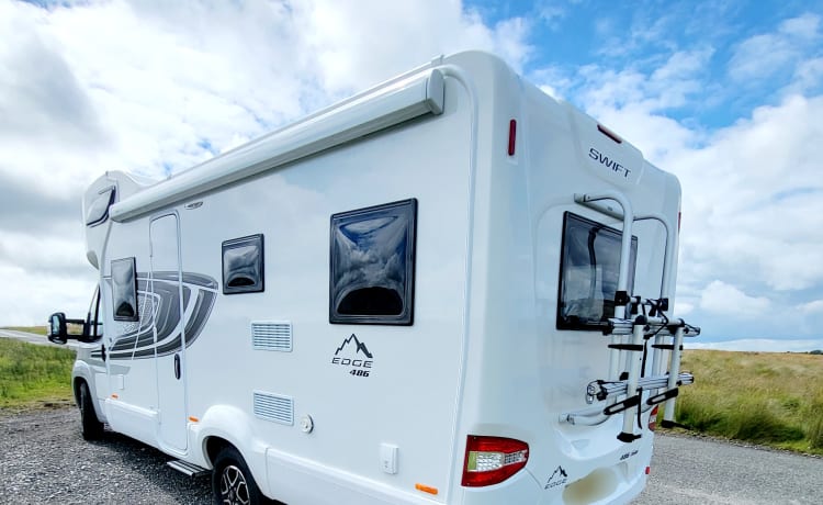 H.T  – Shiny New Spacious Swift Edge 486. Automatico facile e 6 posti letto