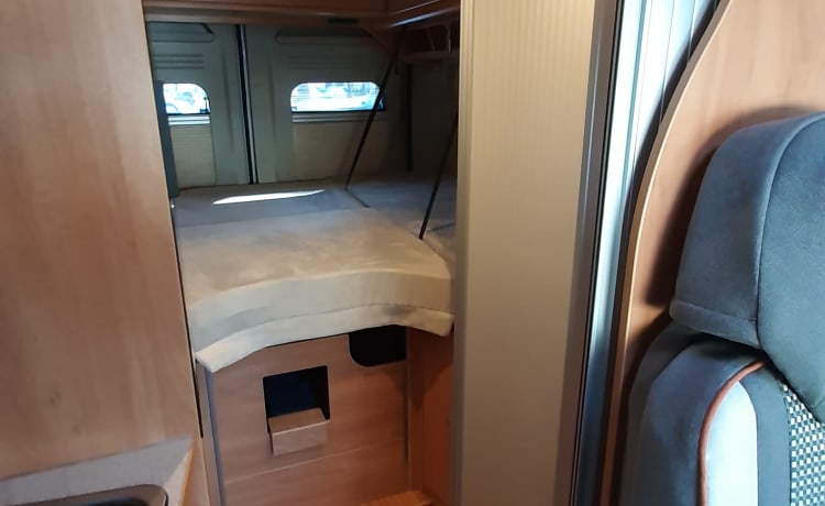 maxi 972 – Panel van with pop-up roof
