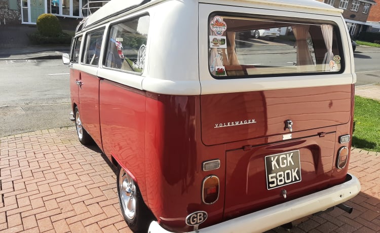 Poppy – 2-persoons Volkswagen campervan uit 1971