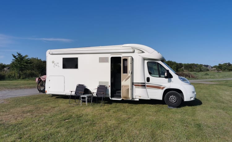 Droom op wielen! -Luxe camper met grote leefruimte!