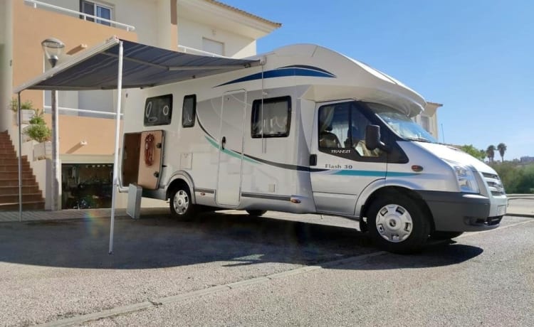 Jean Pierre – Camper Chausson Flash 10 . huren