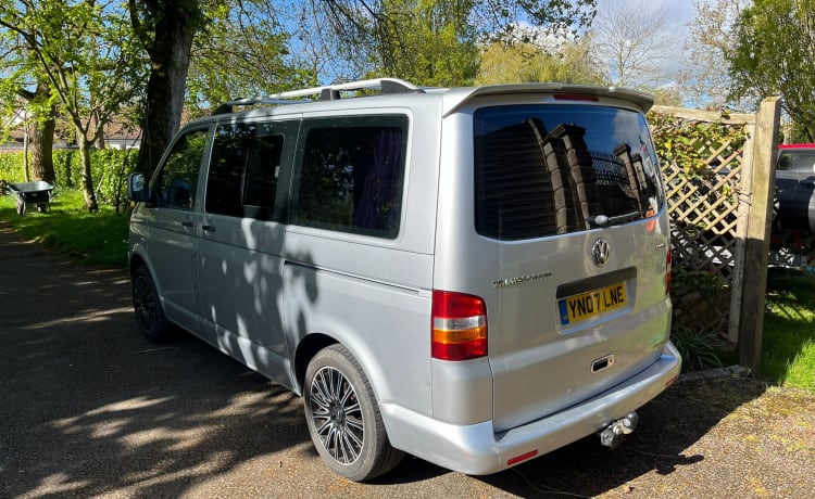 Polly – 2 berth Volkswagen Transporter campervan from 2007