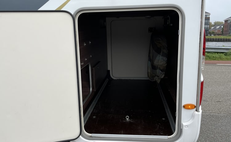 Joep – Luxe Bürstner camper > KINGSIZE BED  (TV-AIRCO-VRIJE KM)