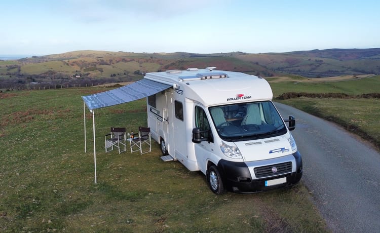 Auto_Roller 694 – 4 Berth Motorhome hire- Fully Insured