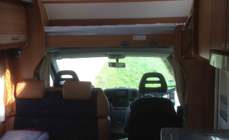 Dethleffs A5881 – Camping-car Dethleffs de luxe 6 personnes 2x Airco, Navi, lit superposé