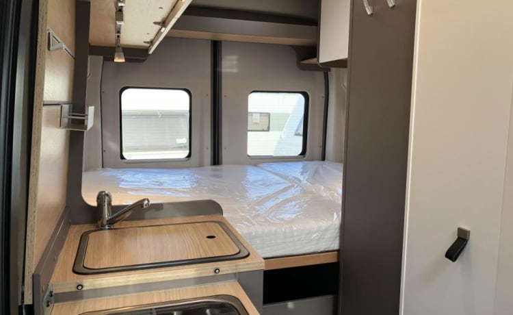 Nieuwe Camperbus Grey Matter – FORD LMC Innovan 590 camperbus uit 2024 Grey Matter