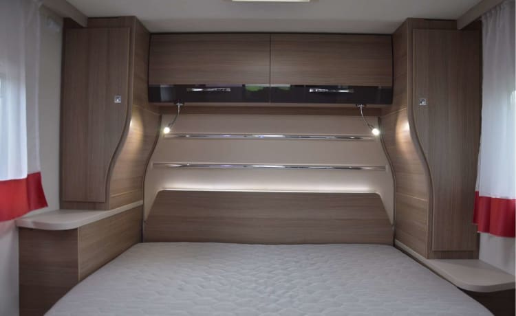 Camper molto lussuoso, spazioso e confortevole con letto queen size, super completo!