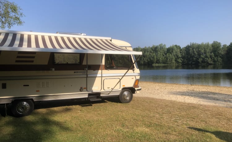 Oldtimer Hymer from 1986 for 4 persons