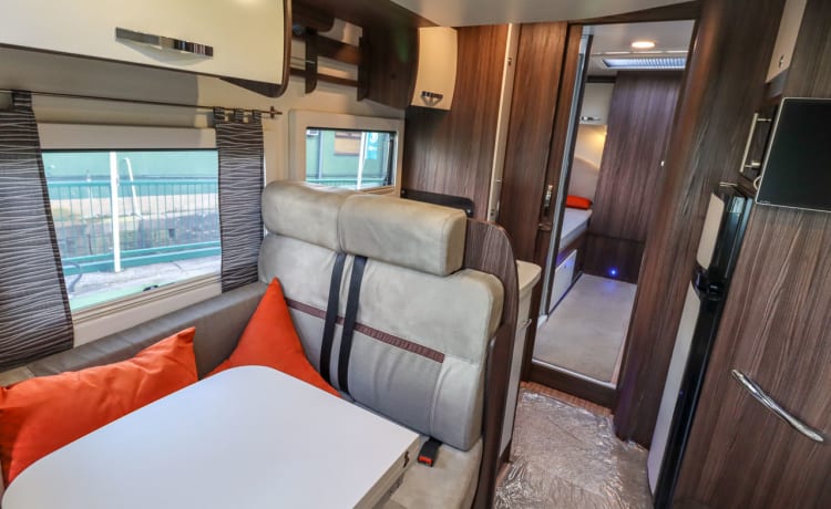 The memory maker  – Stylish 4 berth Benimar Mileo, free WiFi, flexible pick ups/drop offs