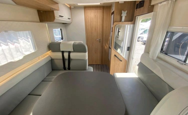 T line 590 – 2021 Four berth Roller Team semi-integrated. 5.99M easy to park. 