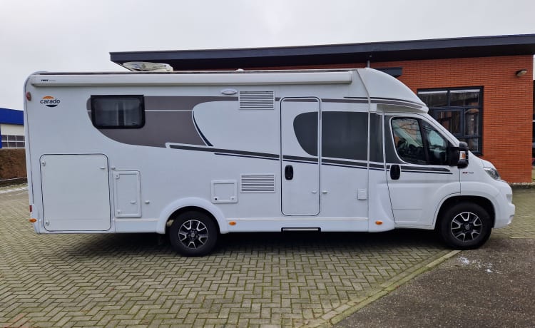 Carado T447 - Ruime en luxe 4 persoons camper