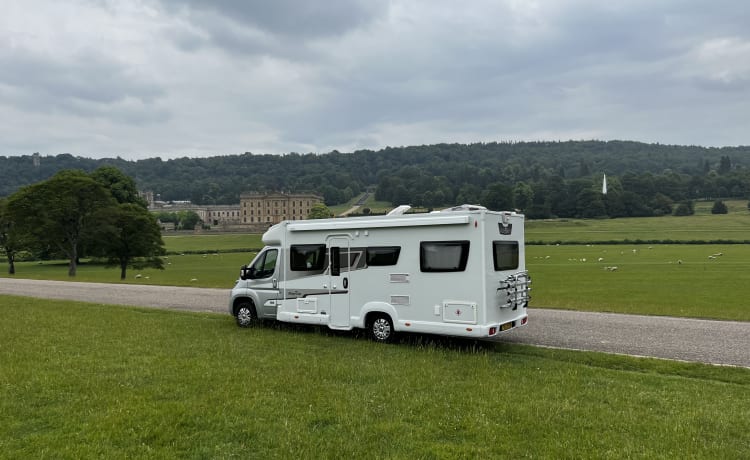 GO-VORNY – 6 berth Peugeot semi-integrated from 2021 free WI-FI 