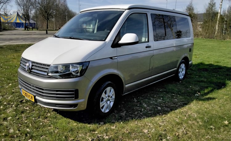 Onze trots – 2p VW Transporter T6 Bus Camper 2016 mit brandneuer Camper-Ausstattung  