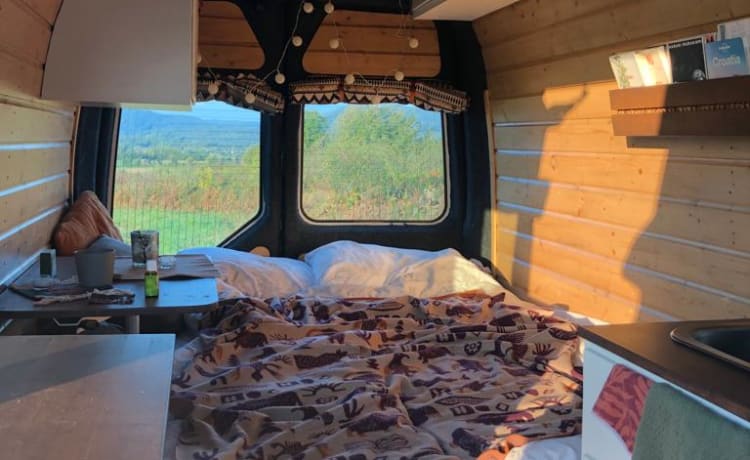 Feel at home in this DIY camper and go on a journey of discovery!