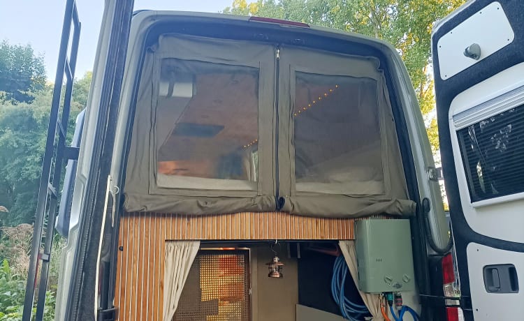 Luxe off-grid Sprinter met uniek, bohemian interieur, geschikt voor winter!