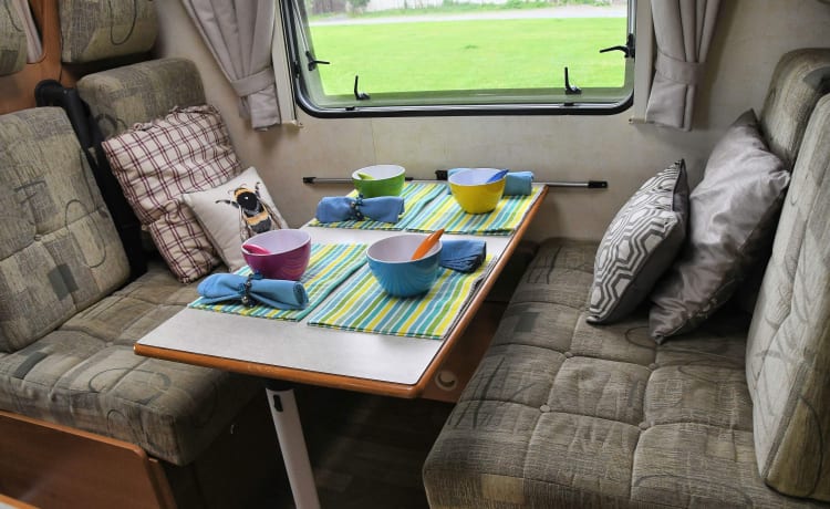 Comfortabele 6 Berth Camper….klaar voor avonturen!