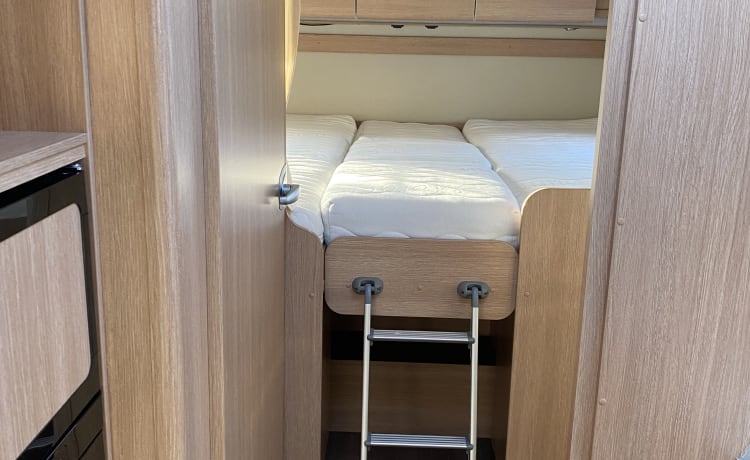 Bono – Family camper with pull-down bed and length beds