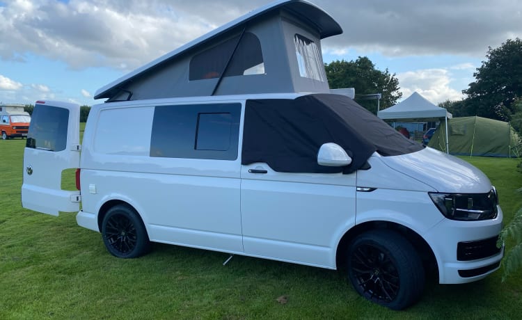 Daisy – 4 berth Volkswagen T6 Campervan - Newly Converted