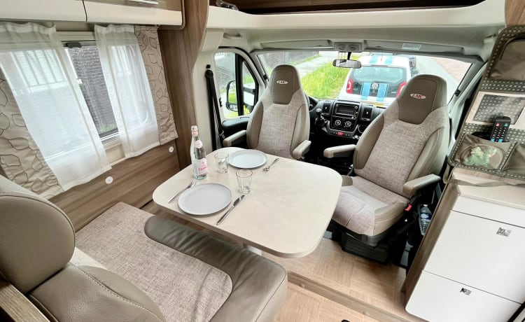 Romantic Luxury Camper – 2p Luxe Camper uit 2020 met groot bed!