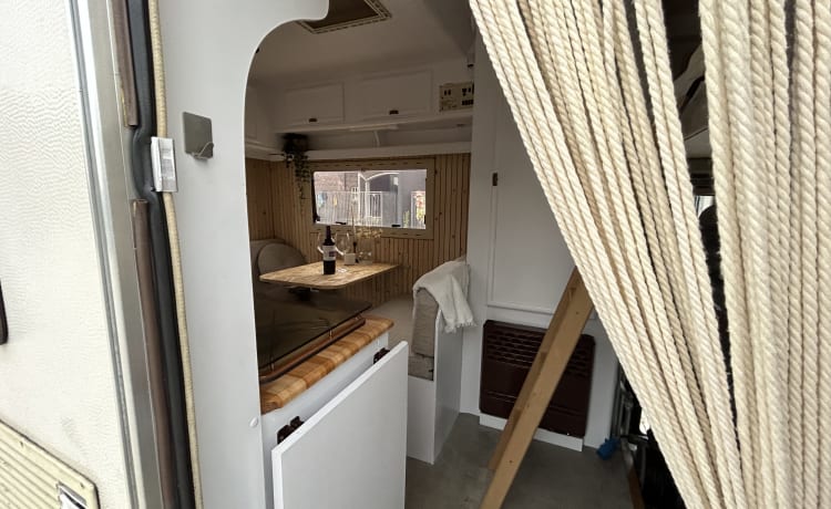 Last minute (-20%): Nice and complete camper for rent!