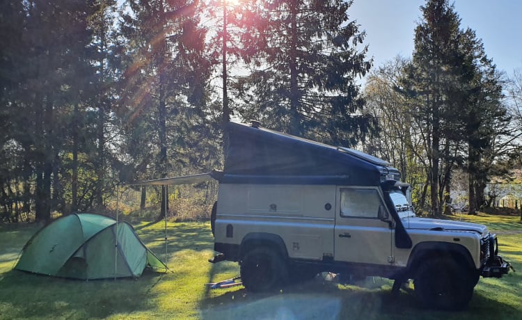 Silver Belle – Camper Land Rover per coppie e famiglie. 4x4 per l'avventura in campeggio selvaggio