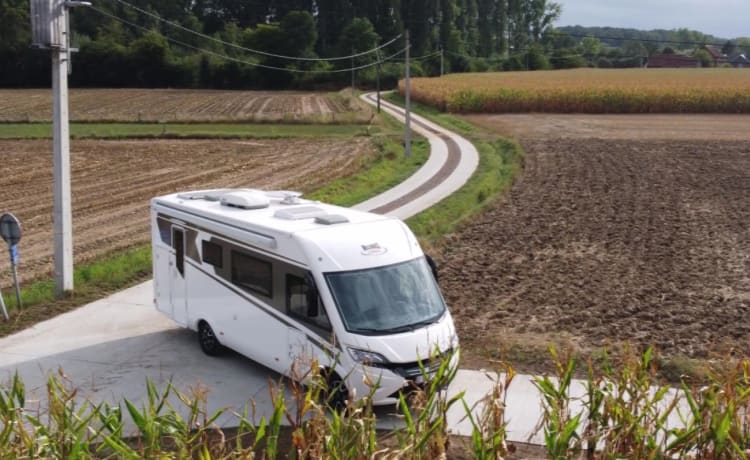 Luxurious family camper with a great sense of space and great travel comfort