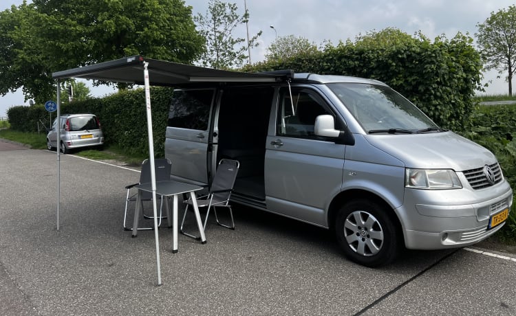 Denny – 4p Volkswagen bus uit 2004