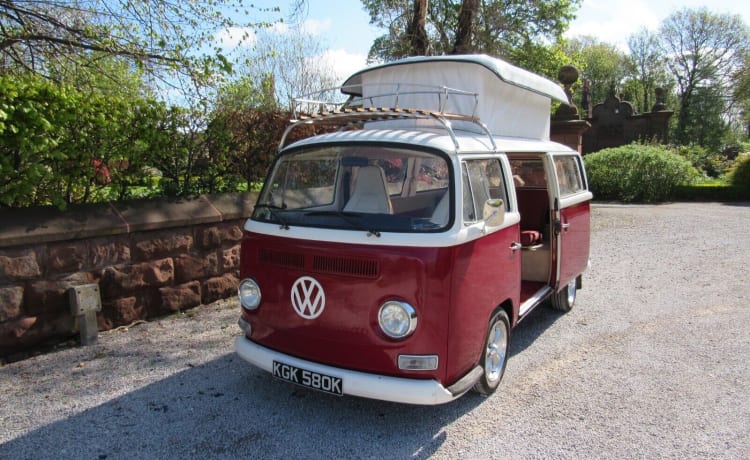 Poppy – 1971 Volkswagen T2 premier camping-car à baies vitrées