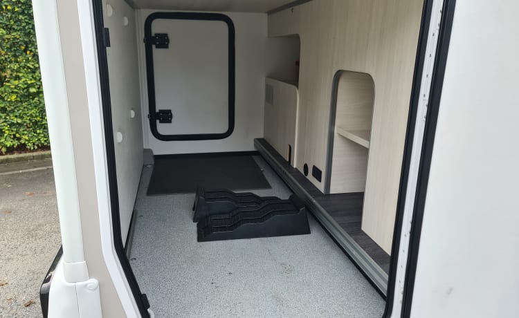 T814XB – Chausson 777GA Automatique Titanium Premium très luxueux, km gratuit