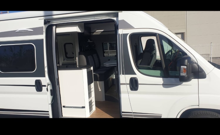 ERS140324 – Camper Van