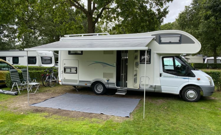 Campie  – Wonderfully spacious 6p camper with XXL garage 