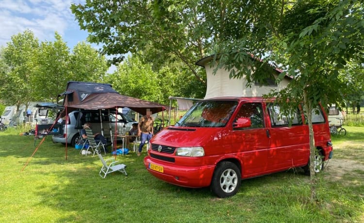  Bullie – Furgone camper VW T4 con tetto sollevabile