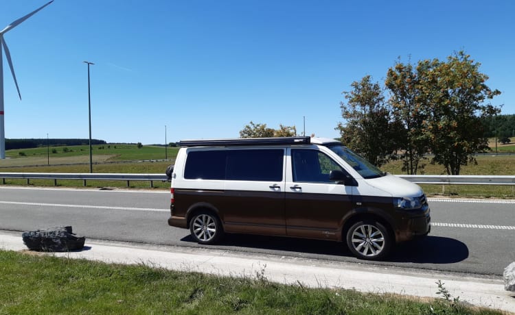 Rinus – 4p Volkswagen t5 150 hp automatic bus camper