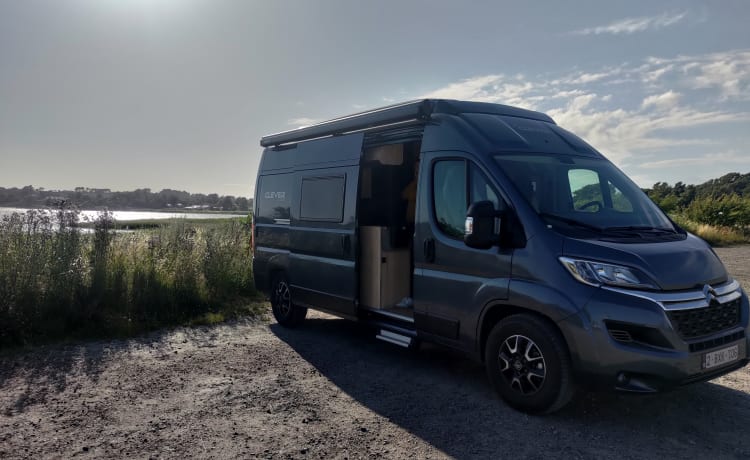 Clever Van with roof tent (4 persons) - Built in 2022