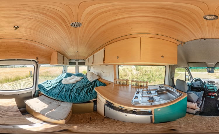 Marcelleke – Super cozy converted Mercedes Sprinter campervan L2H2