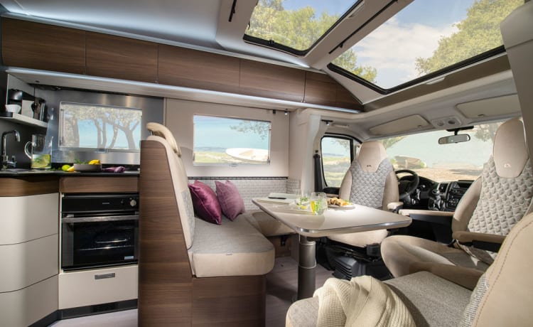 den bult – !Enkel voor rijbewijs C! - Nieuwe luxe camper Adria Axess XL S670SL