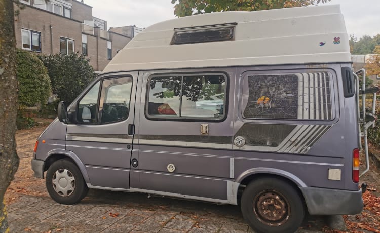 4p Ford campervan uit 1998