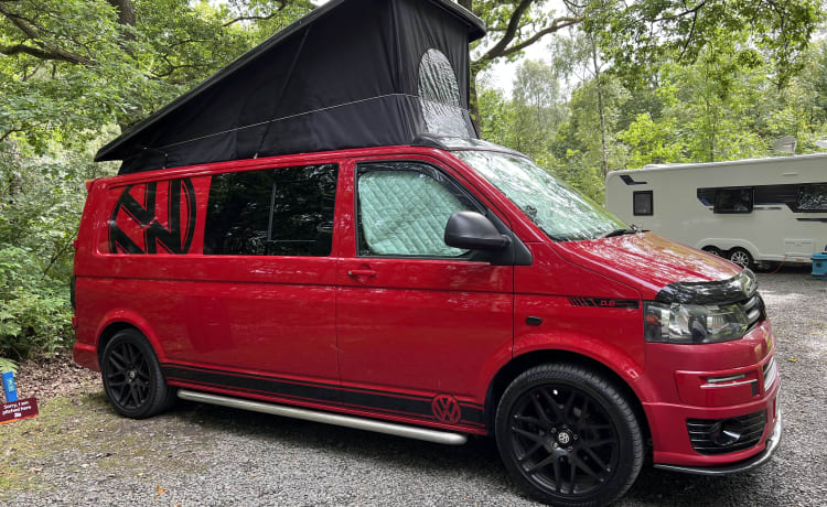 Veronica – Transporteur VW T5.1 LWB avec lit KING SIZE