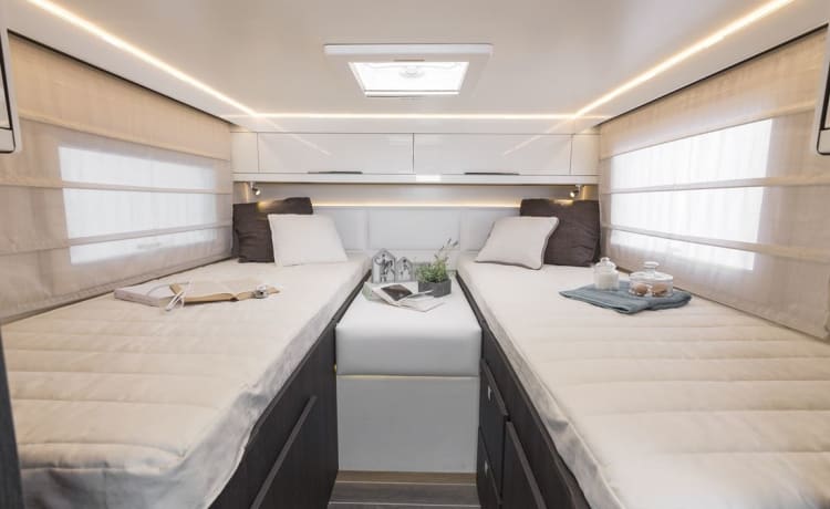 Roller Team Granduca 284 M – luxury alcove mobile home (Automatic!)