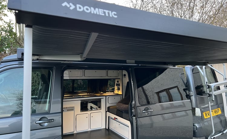 RV6 – Luxuriöses, stilvolles, komfortables, automatisches DSG VW T6 Highline Reisemobil.