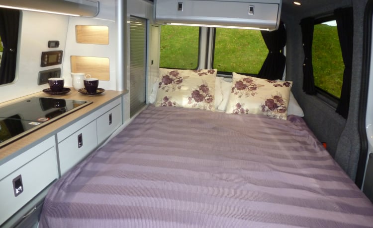 Betsy – 4 berth Volkswagen campervan from 2022